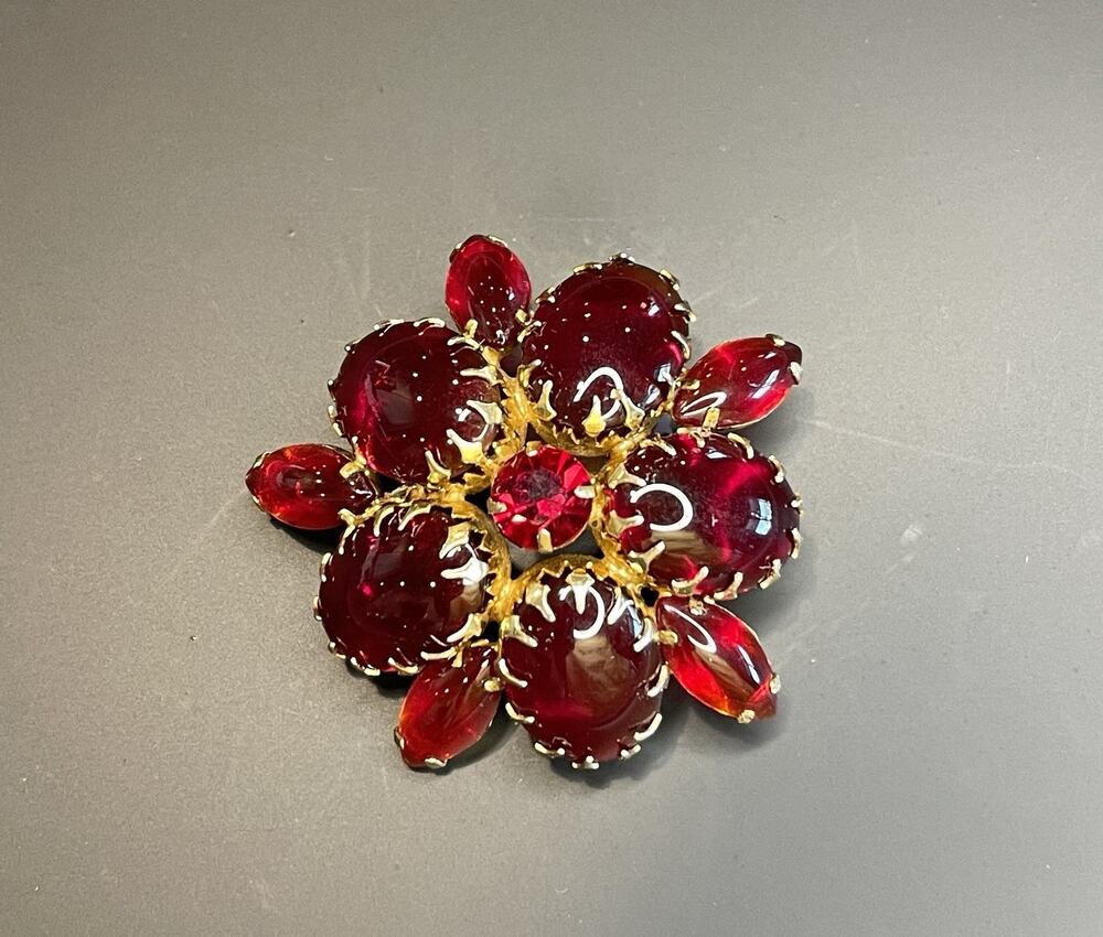 Vintage Juliana D&E Red Glass Garnet Rhinestone Brooch Goldtone
